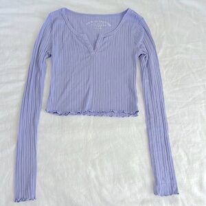 Women’s Aeropostale lavender long sleeve crop top.
